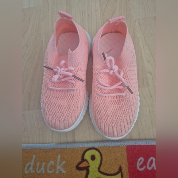 Amazon Toddler girl size 9 slip on or tie pink shoes - Picture 2 of 6